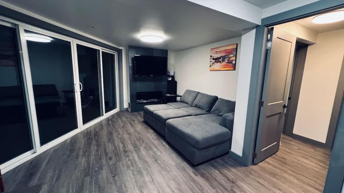 Tranquil Oasis 2 Bedroom Suite With Pool View Виктория Экстерьер фото