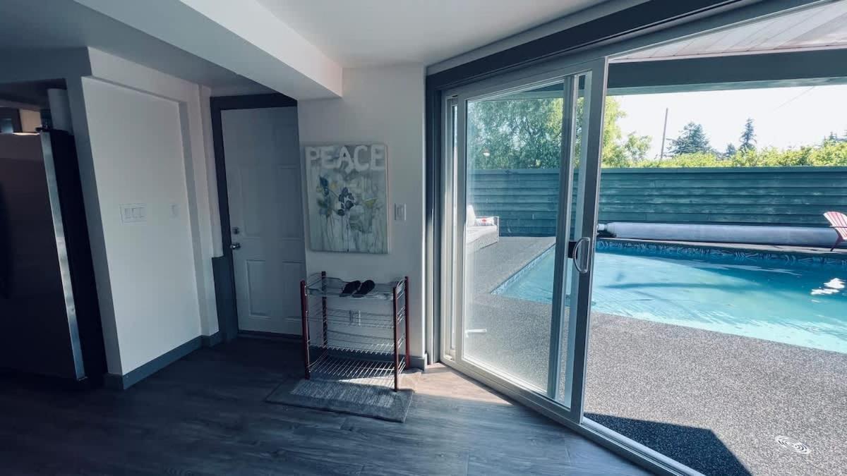 Tranquil Oasis 2 Bedroom Suite With Pool View Виктория Экстерьер фото