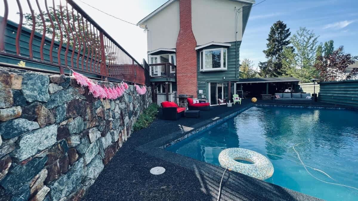 Tranquil Oasis 2 Bedroom Suite With Pool View Виктория Экстерьер фото